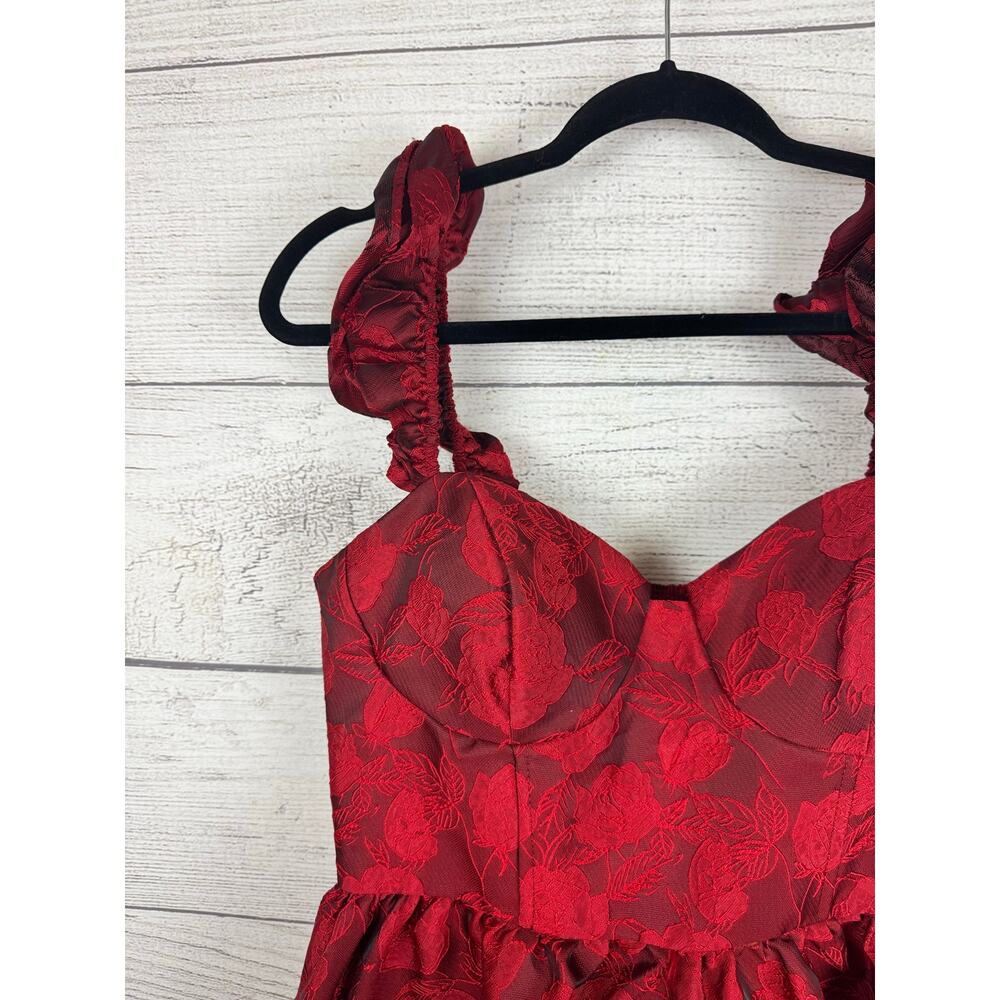B. Darlin Juniors Red & Black Embossed Floral Occasion Mini Dress Size 13/14 - Picture 4 of 9